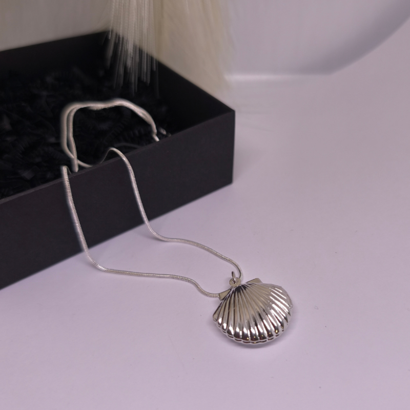 Medaljon "Mere saladus"