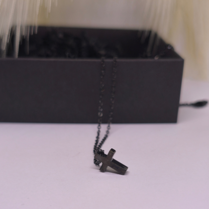 Kaelakee „Must ristike“