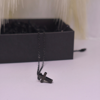 Kaelakee „Must ristike“