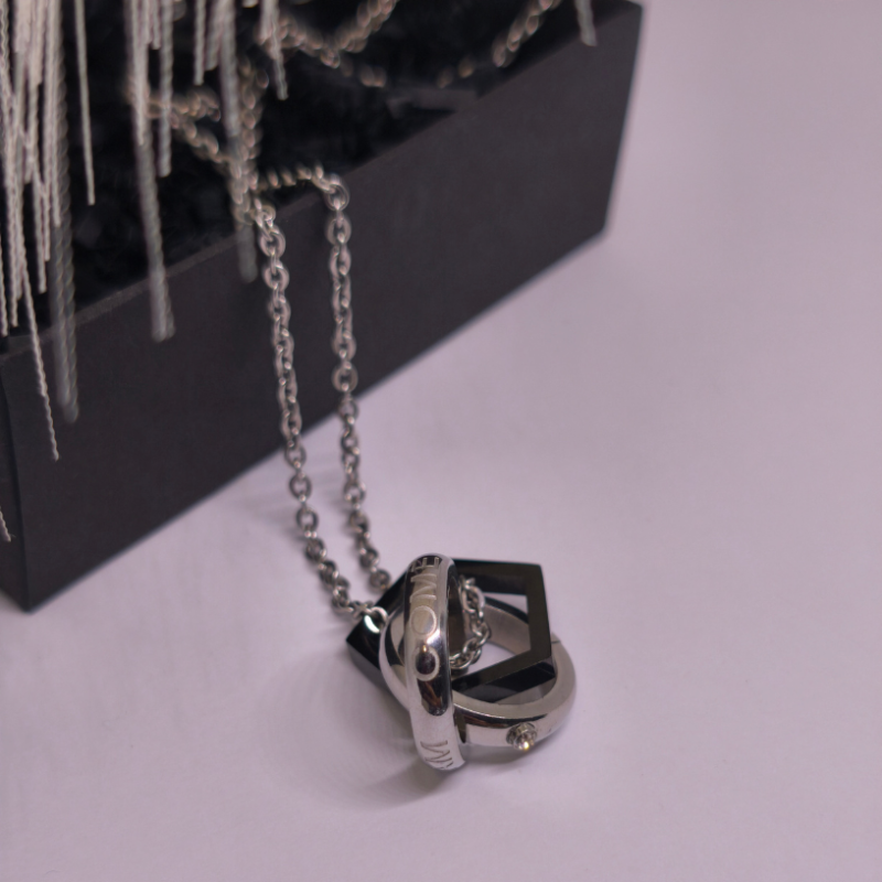 Kaelakee „Unistuste sõrmus“