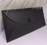 Must kinketasku südamekujulise kinnitusega