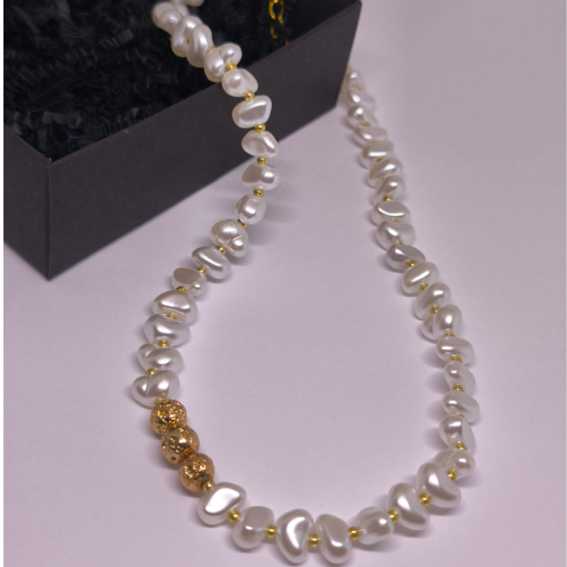 Käsitsi valmistatud kaelakee „Kuldne puudutus“