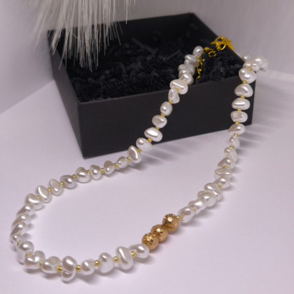 Käsitsi valmistatud kaelakee „Kuldne puudutus“