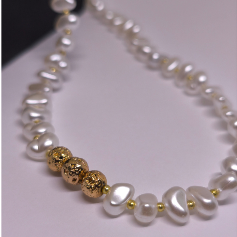 Käsitsi valmistatud kaelakee „Kuldne puudutus“