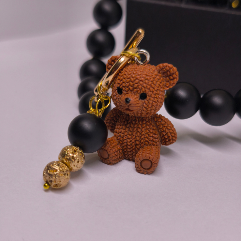 Käsitööna valminud kaelakee „Karu elegants“