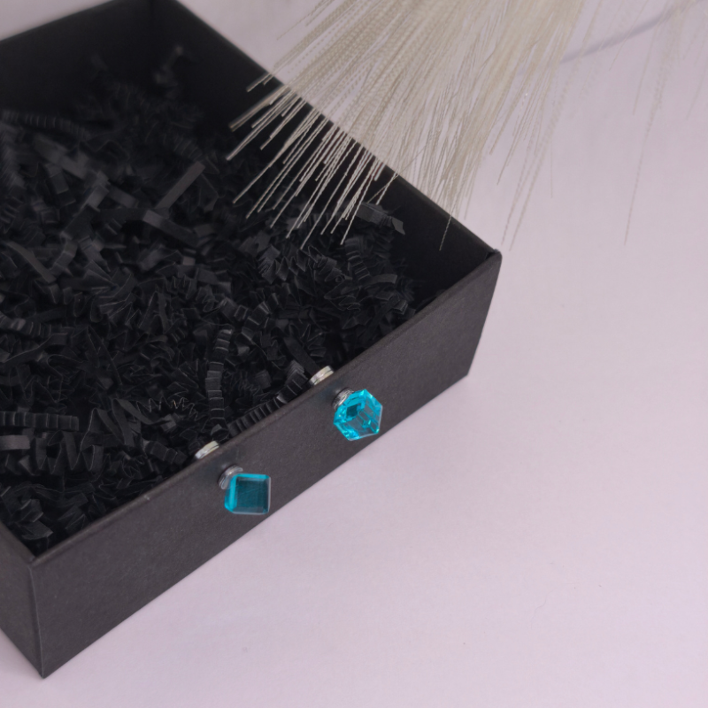 Magnetilised kõrvarõngad „Akvamariini kuubikud“