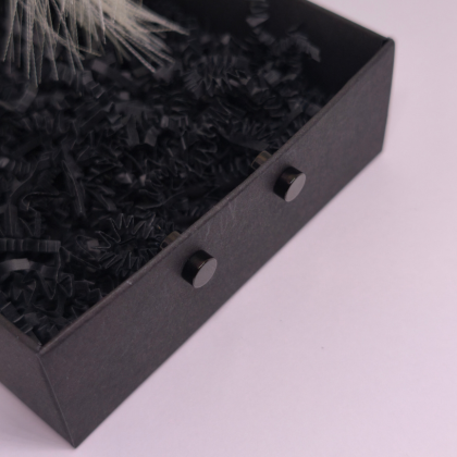 Magnetilised kõrvarõngad „Must vaikus“