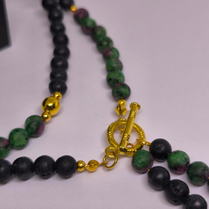 Käsitöö kaelakee "Lava ja rubiini maagia"