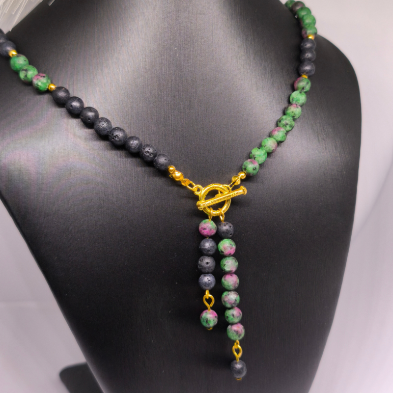 Käsitöö kaelakee "Lava ja rubiini maagia"