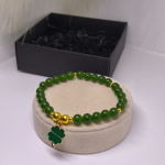 Käsitööna valminud käevõru „Roheline ristikhein“