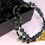 Käsitööna valminud kaelakee „Kuninglikud kristallid“