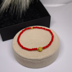 Käsitööna valminud kaitse- ja õnnekäevõru