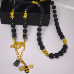 Käsitööna valminud kaelakee "Mesilane"