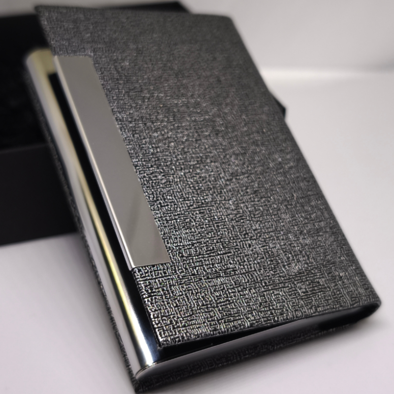 Moodne kaarditasku magnetkinnitusega