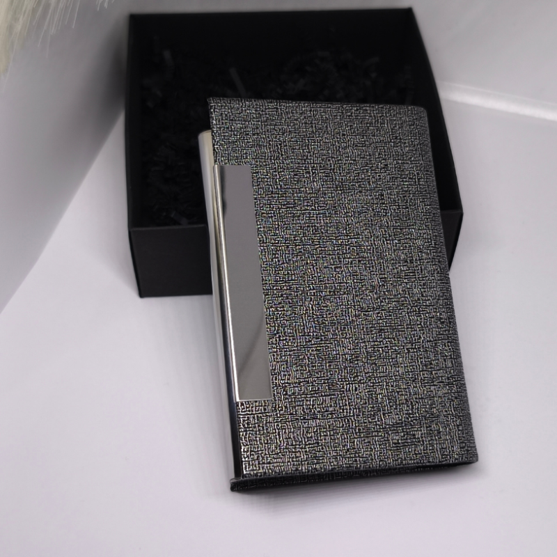 Moodne kaarditasku magnetkinnitusega