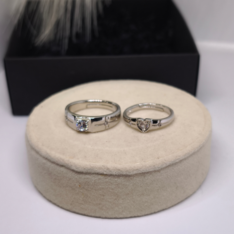 Kahe maailma armastus: rõngaste komplekt paaridele