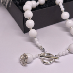 Kaelakee "Valge klassika"