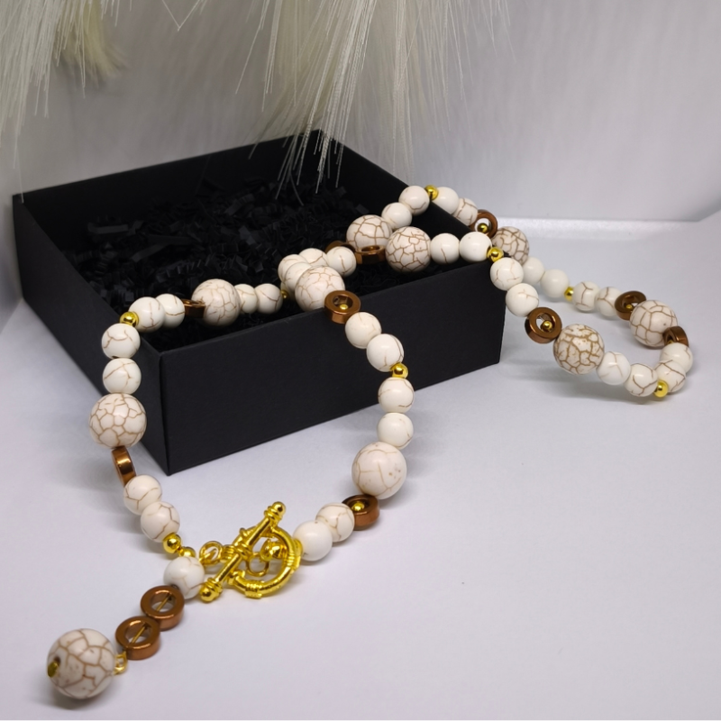 Käsitööna valmistatud kaelakee „Rahu“