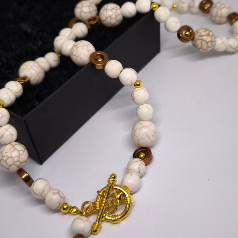 Käsitööna valmistatud kaelakee „Rahu“