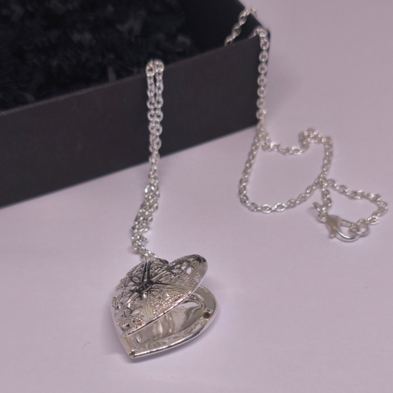 Medaljon "Hõbedane süda"