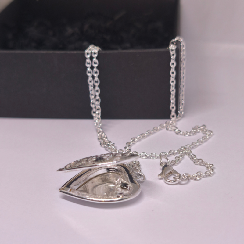 Medaljon "Hõbedane süda"