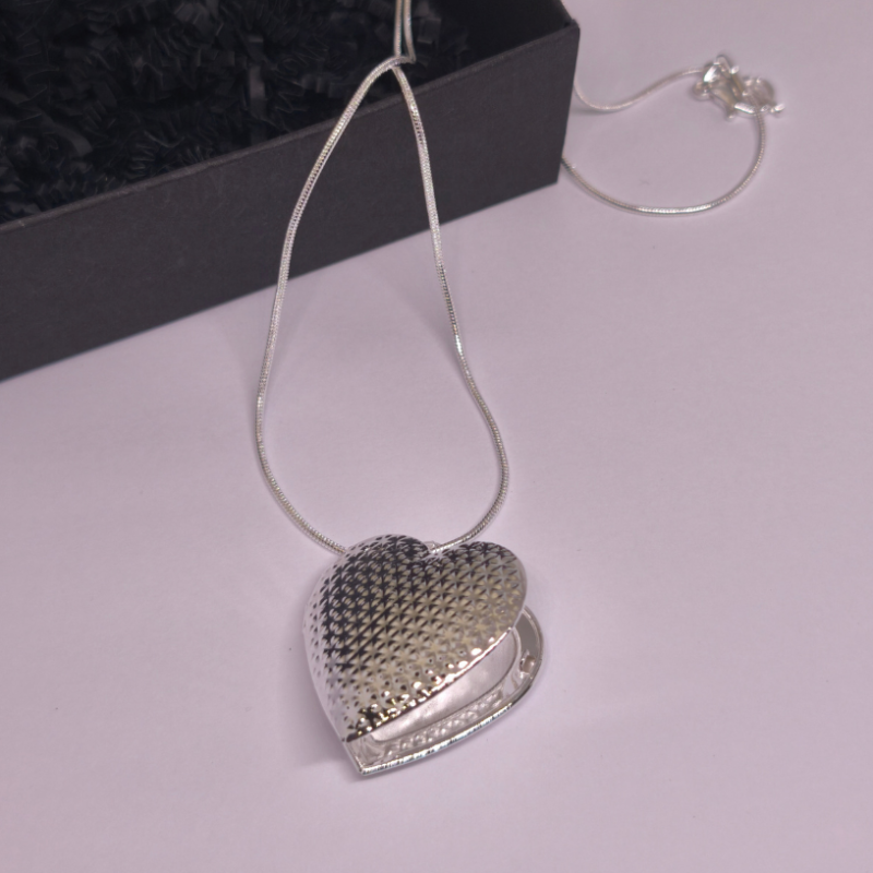 Medaljon "Vaikne tunne"