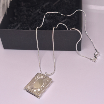 Medalion "Aja leheküljed"