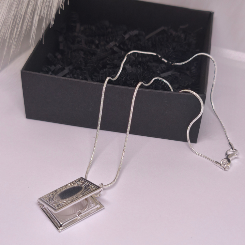 Medalion "Aja leheküljed"