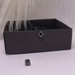 Mustad magnetilised kõrvarõngad