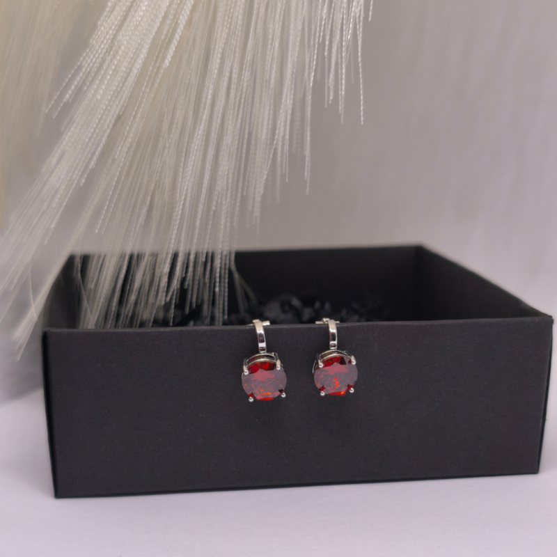 Kõrvarõngad – klipid „Rubiinisära“