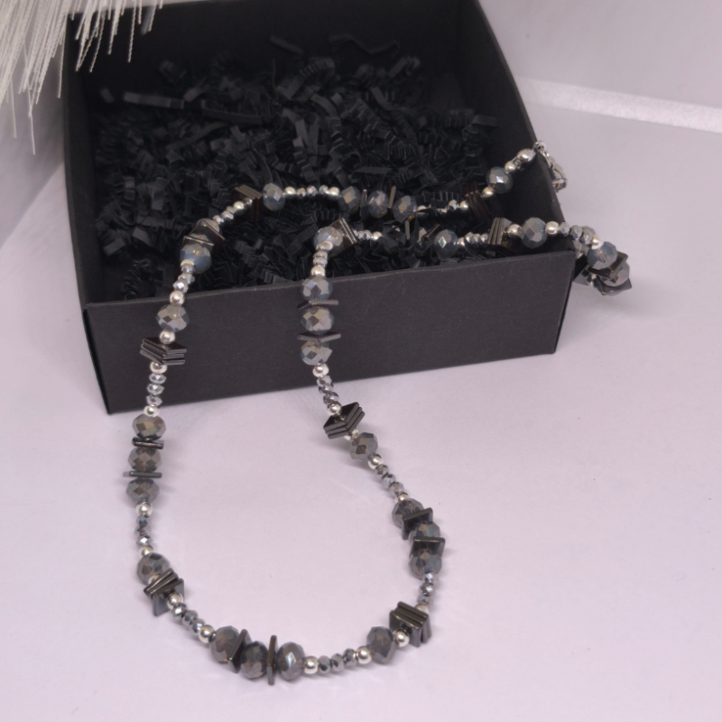 Käsitöö kaelakee „Graafiidi sära“