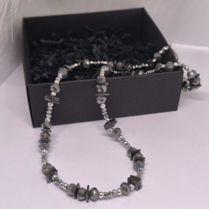 Käsitöö kaelakee „Graafiidi sära“