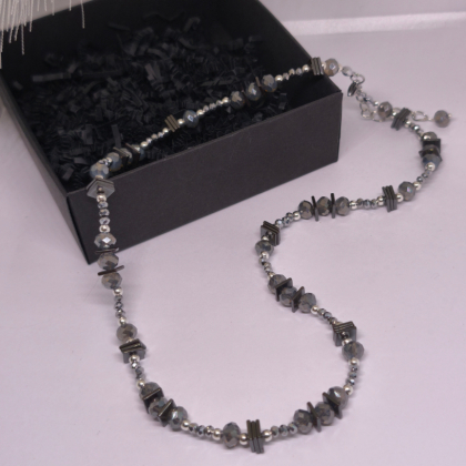 Käsitöö kaelakee „Graafiidi sära“